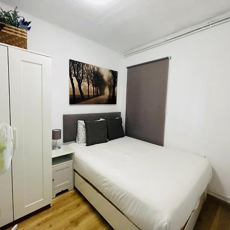 Beach Apartment Barca 6 سان أدريان دي بيزوس المظهر الخارجي الصورة